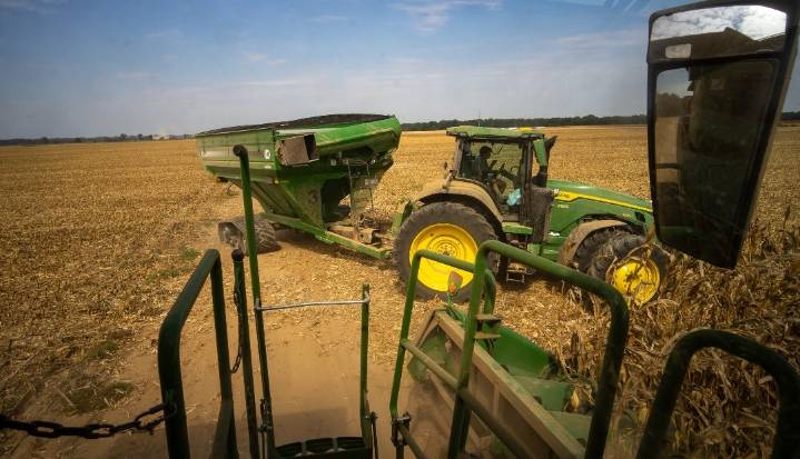 Trump afirma que ingresos arancelarios financiarán alivio para los agricultores de EE.UU.