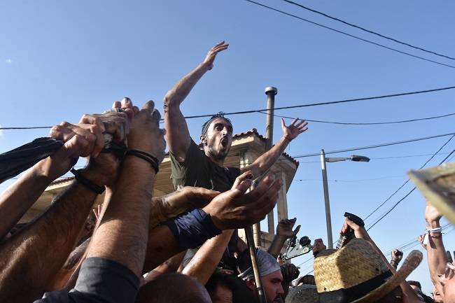 20.000 personas acompañan al Cascamorras en Baza