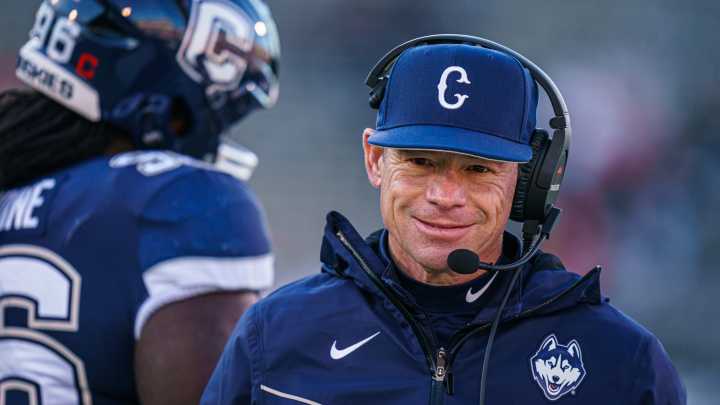 UConn coach Jim Mora compliments Blue Hens before football game at UD