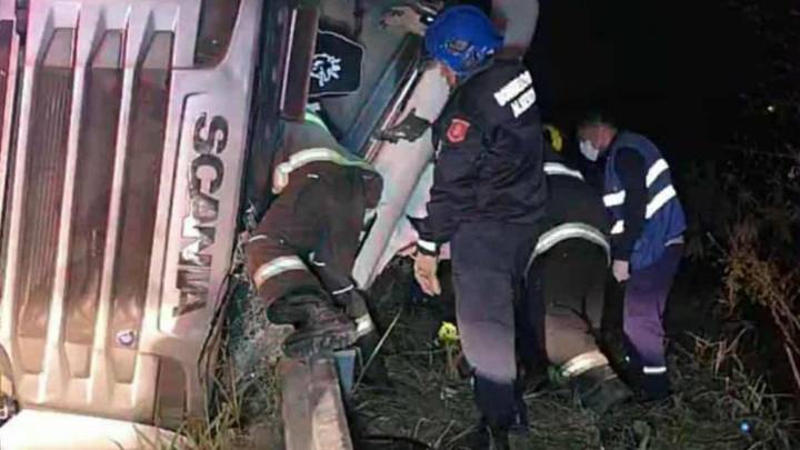 Un camionero jujeño murió tras un vuelco en Tucumán