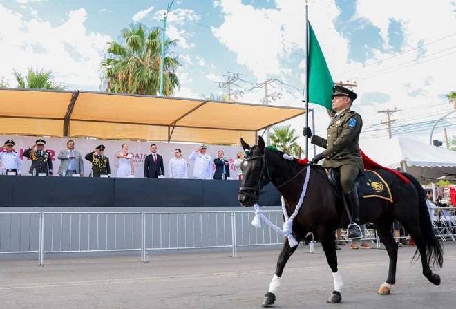 Anuncian incorporación de 121 patrullas durante desfile cívico del gobierno estatal 