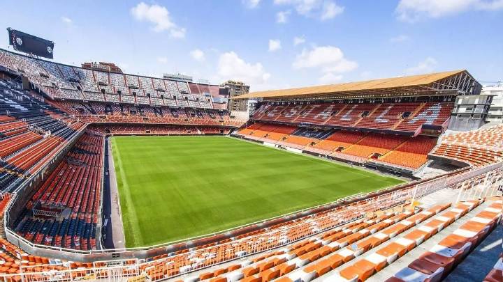 El Valencia-Oviedo, en el aire por la alerta roja