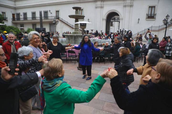 GALERÍA: Así fue el encuentro del Gobierno con adultos mayores en La Moneda por aumento de la PGU