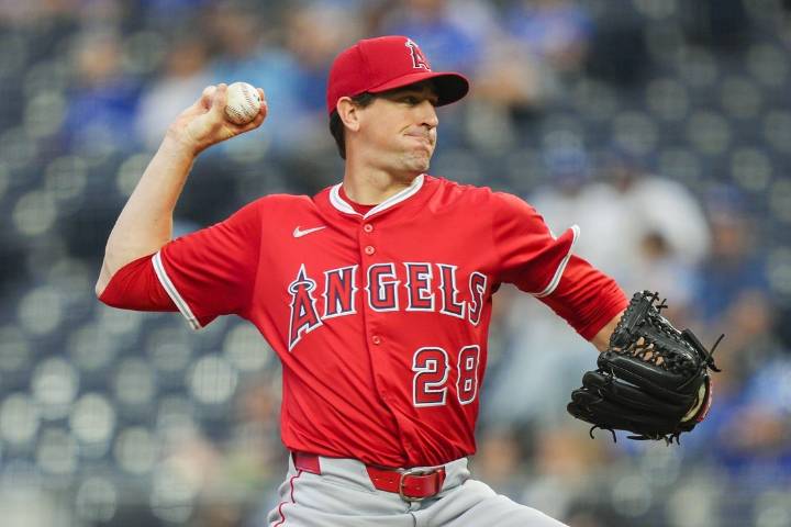 Deadspin | Astros can't afford defeat against Kyle Hendricks, Angels