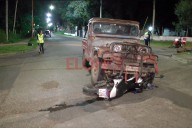 Un Jeep se quedó sin frenos y chocó con una moto en Paraná: una persona sufrió graves heridas