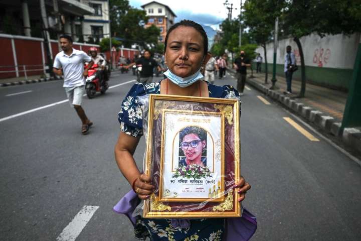 Levantan toque de queda en Nepal tras protestas que dejaron 51 muertos