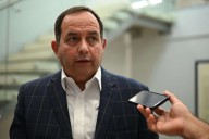 Aseguradoras ganan a costa del exilio de médicos y el debilitamiento del sistema, afirma presidente – NotiCel 