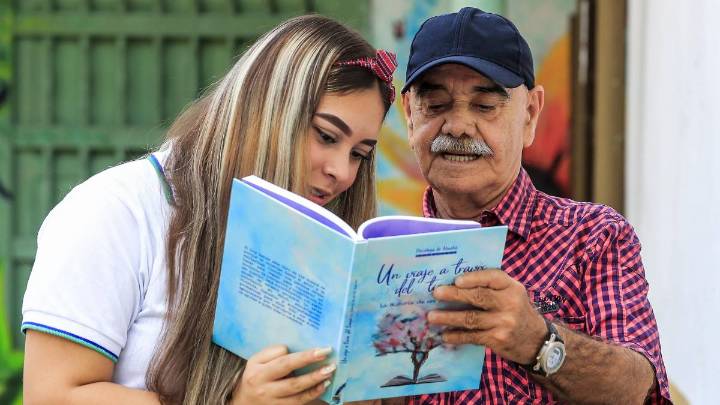 Concejo de Medellín aprueba programa para que los mayores de 60 años puedan ser “profes” voluntarios