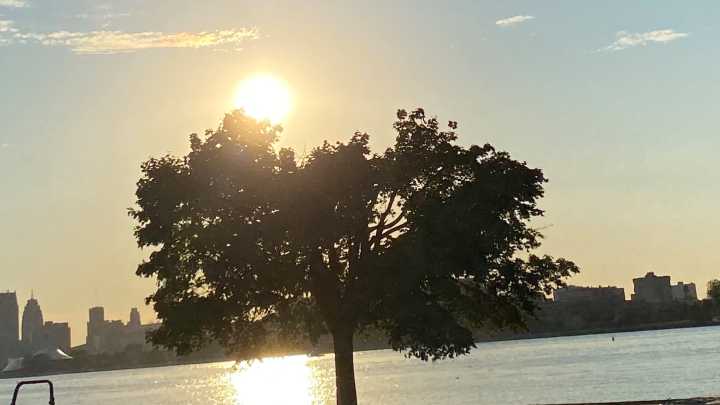 NWS: Metro Detroit's warm spell to last for days