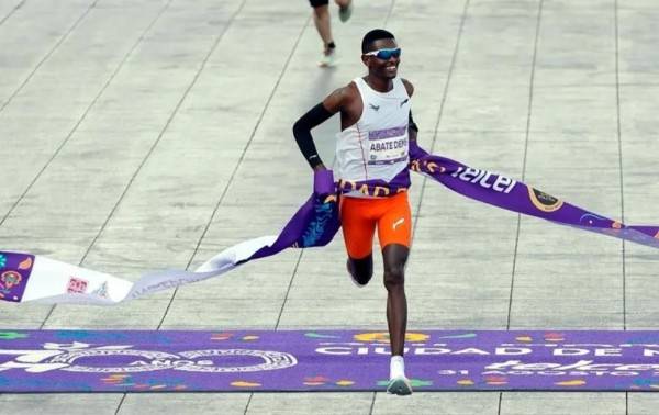 Dominan africanos otra vez el Maratón de la CDMX