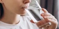 Por qué es bueno tomar agua en ayunas y antes de cada comida
