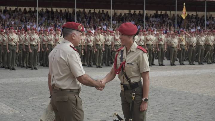 300 cadetes de la Academia General Militar reciben sus nombramientos de alférez