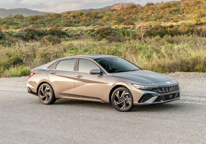 Driver’s Seat: 2025 Hyundai Elantra Hybrid is cheaper and more lively than expected