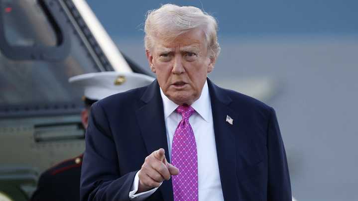 Trump Accidentally Exposes His Private Message For Pam Bondi To Millions In Total Boomer Move