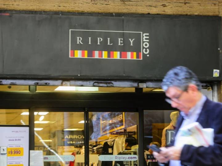 Condenan a Ripley a pagar $21 millones luego de que guardia insultara y agrediera a adulta mayor: le provocó lesiones