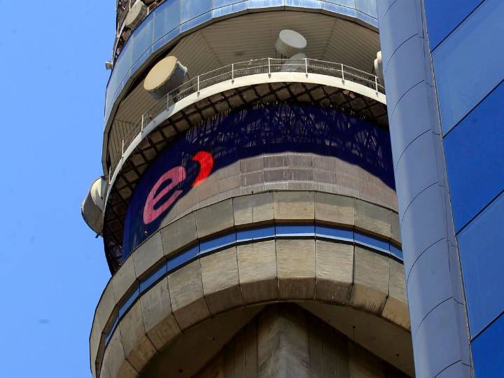 Entel tendrá que pagar millonaria indemnización a ex cliente: empresa cometió grave falta con datos personales