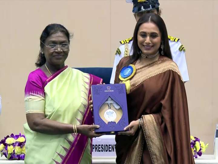 President Murmu felicitates Rani Mukerji with National Award