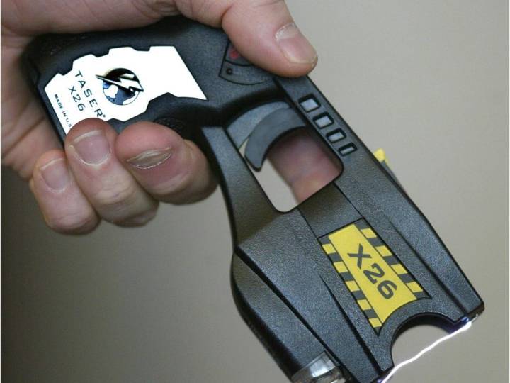 Police taser man with knife on Pembina