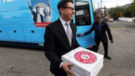 Barstool Sports Founder Dave Portnoy Tries, Rates Pie Pizzeria In Utah