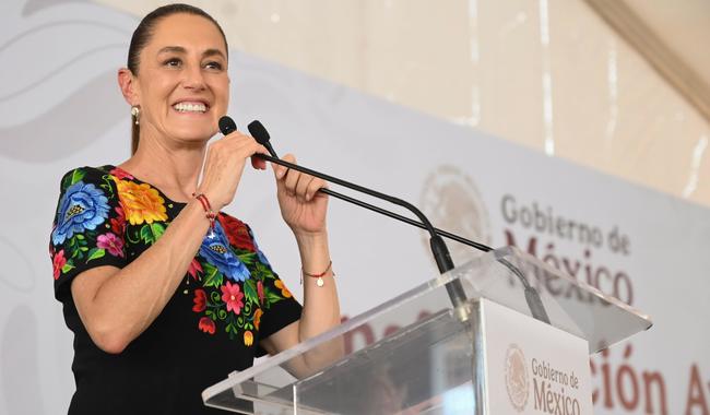 Anuncia Sheinbaum plan integral para pavimentar carreteras en Chihuahua