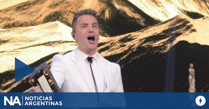 La reacción de Santiago del Moro al anunciarse a sí mismo como ganador del Martín Fierro de Oro