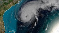 Huracán Humberto alcanza categoría 5 y la depresión tropical 9 amenaza al sureste de EE.UU.