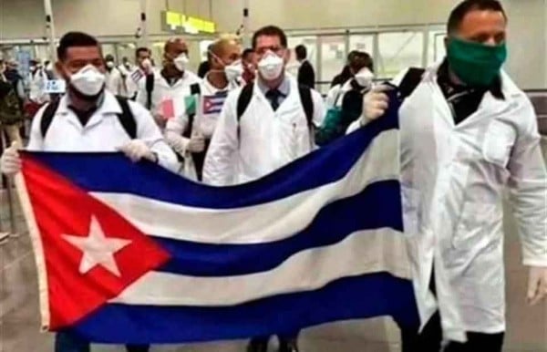 Defiende Sheinbaum contratación de médicos cubanos