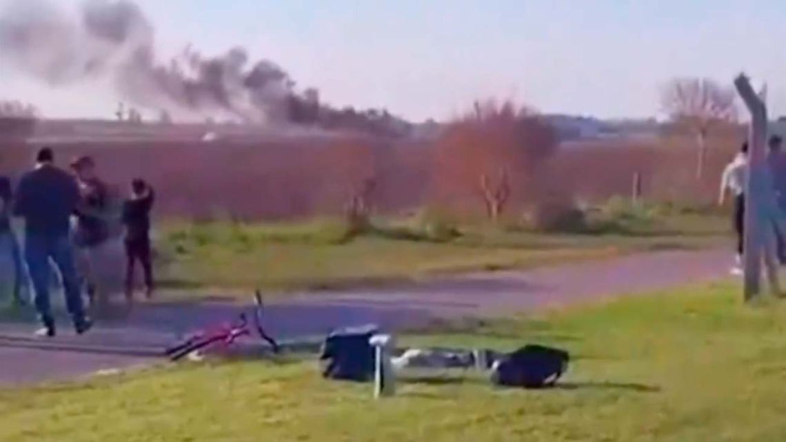 Córdoba: dos muertos por una avioneta que se precipitó durante un festival aéreo