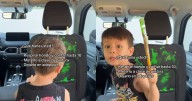 Padre descubre a su hijo coloreando el asiento del carro y no sabe cómo reaccionar