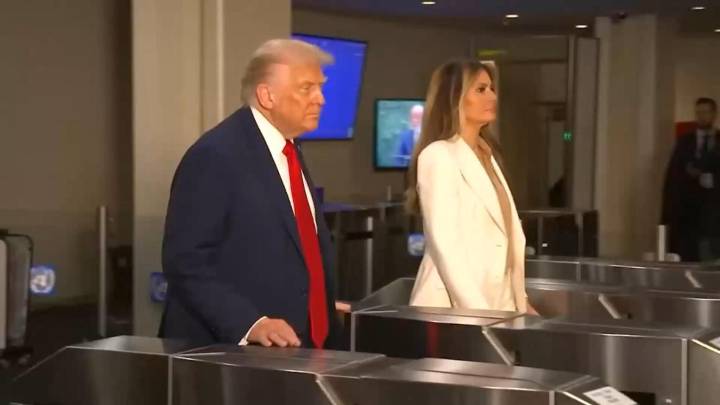 La Casa Blanca insinúa un sabotaje a Trump por la escalera y la ONU responde que la paró un cámara del presidente