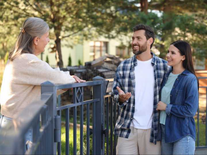 DEAR ABBY: Couple offers to watch neighbours' home free of charge