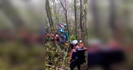 El reto de los equipos de rescate tras el helicóptero estrellado en Indonesia