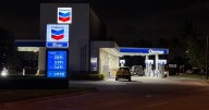 Precio de la gasolina en Florida baja a $2.95 por galón, según AAA