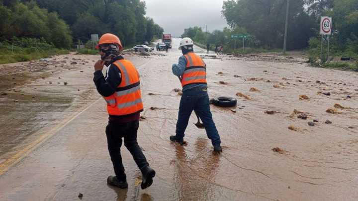 Lluvias e Inundaciones en Sonora: Cierre de Carreteras y Crecida de Arroyos