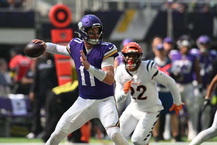 Deadspin | Vikings QB Carson Wentz to start vs. Steelers next week