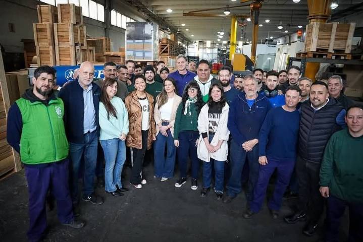 Mayra y Ceci Soler en la firma REPICKY: "Trabajadores y empresas cada día tienen más dificultades; es un modelo que destruye la industria nacional"