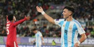 Argentina sufrió con Cuba en el Mundial Sub 20: jugó 80 minutos con 10, dilapidó las tarjetas verdes pero ganó gracias al doblete de Sarco y a un sablazo de Subiabre