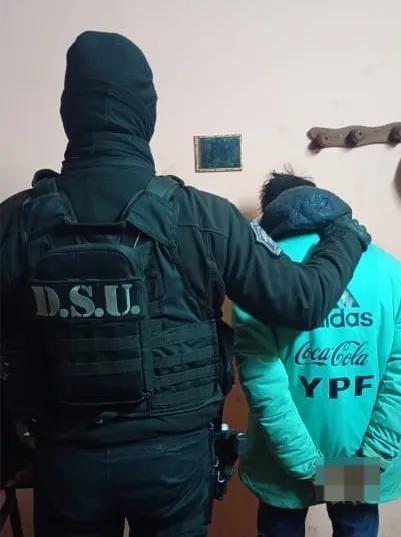 Demoraron a un joven de 24 años con más de 70 dosis de cocaína y un televisor robado