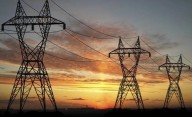 Otro golpe al bolsillo: preparan un cargo en las tarifas de luz para financiar obras eléctricas