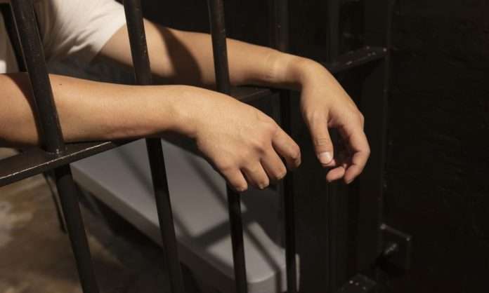 Condenado a 17 años por matar a golpes a su padrastro