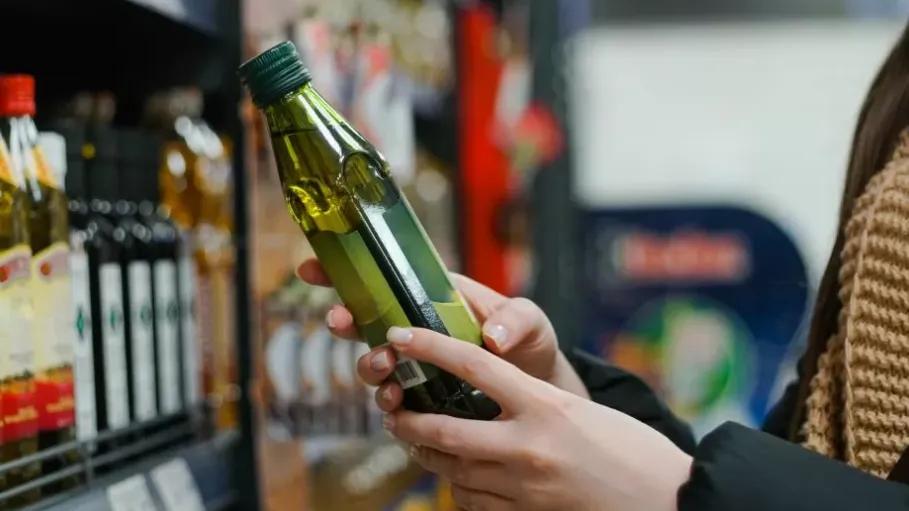 La ANMAT prohibió la venta de dos aceites de oliva por irregularidades en el rotulado