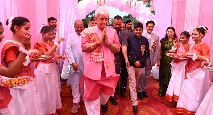 LG Sinha Calls for Ecological Integrity, Felicitates ‘Pride of Jammu Kashmir’ Heroes