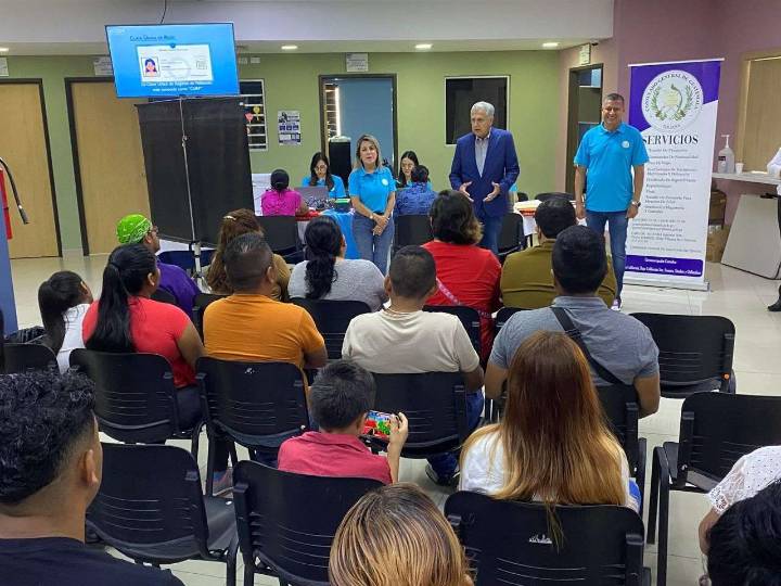 Beneficia jornada consular a migrantes guatemaltecos