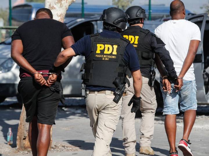 Banda compuesta por chilenos y extranjeros: PDI entrega nuevos antecedentes sobre falsos detectives detenidos tras robo