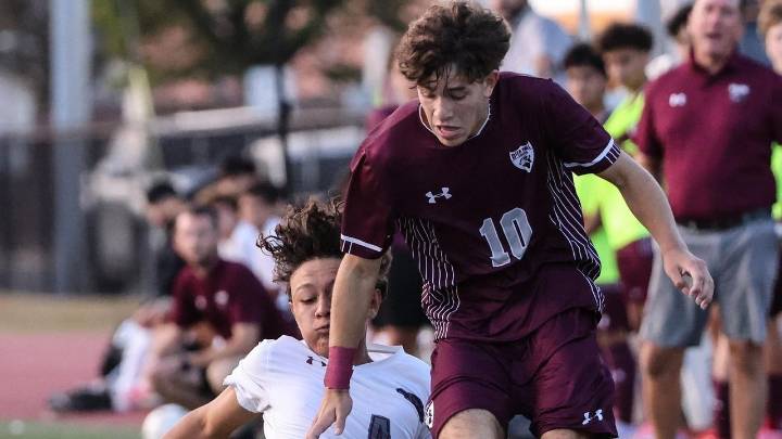 Deer Park boys soccer's Noah Romero assists win over East Hampton
