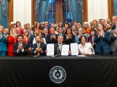 El gobernador de Texas, Greg Abbott, firmó una polémica ley que prohíbe a los extranjeros comprar propiedades