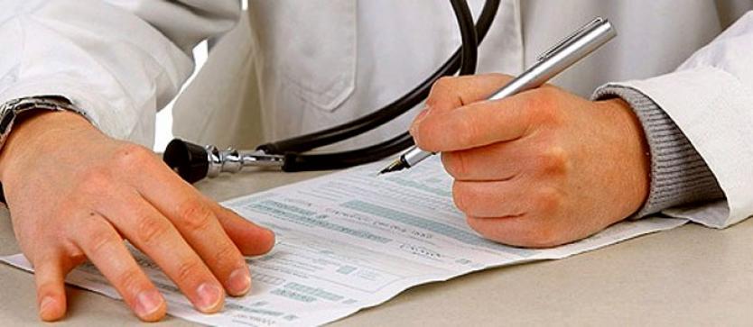 Funcionarios públicos de Aysén usaron 980 licencias médicas para salir del país