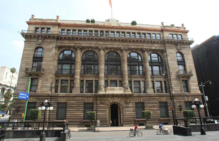 El Banco de México advierte persistente debilidad regional por tensiones con EE.UU.