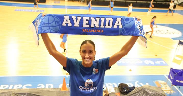 Belén Arrojo se presenta oficialmente con Perfumerías Avenida