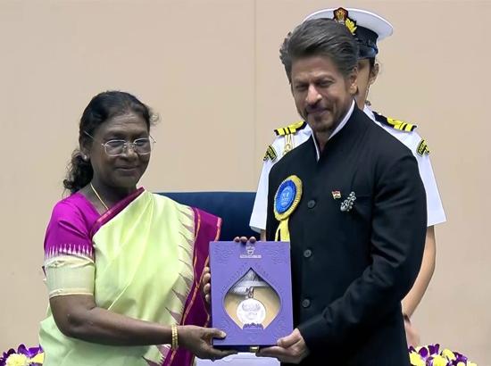 Shah Rukh Khan honoured with National Film Award for Best Actor, his first in three